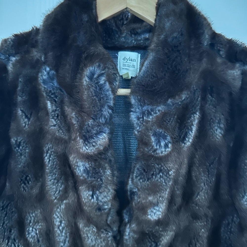 Dylan Brown Faux Fur Vest Luxurious Warmth - Picture 5 of 5
